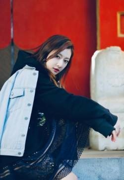 中国四川成都女演员余玥最新生活照图片第张