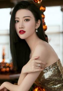 高清中国内地陕西西安女演景甜金色亮片鱼尾裙性感图片