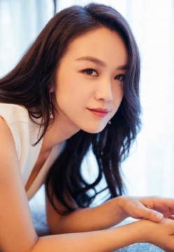高清中国浙江省杭州影视女演员汤唯深V礼服性感写真图片