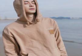 高清北洪湖乌林男星陈星旭寸头海边活力写真图片