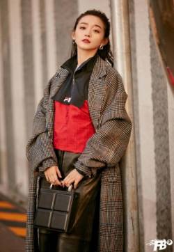 高清中国内地女演员平面模特何泓姗率性利落街拍图片