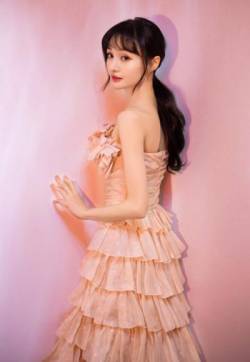 高清中国内地女演员郑爽清甜少女风写真图片