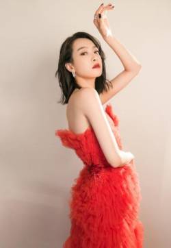 高清东省青岛女演员宋茜红丝绒长裙优雅性感写真