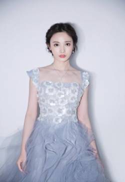 彭小苒艾莎造型性感图片