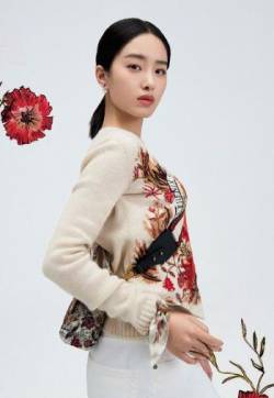 中国内地女演员、歌手、主持人杨采钰优雅温婉写真图片