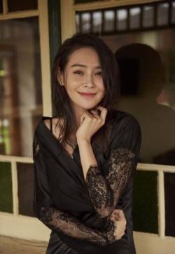中国内地吉林省长春市南关女演员于明加蕾丝睡衣性感诱人写真