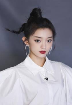 高清湖南省湘潭美女罗予彤妩媚红唇写真图片