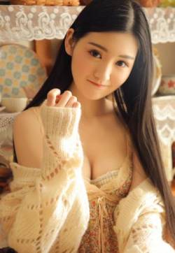 高清176极品美女丰满美女诱人事业线美女图片