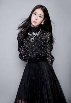 中国大陆天津女歌手张碧晨曼妙性感写真图片
