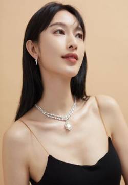 中国大陆广西省桂林模特女演员张俪美艳迷人黑裙写真图片图片