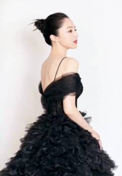 高清中国内地黑龙江省牡丹江影视女演员董璇性感吊带礼服写真图片
