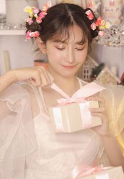 中国内地影视新疆乌鲁木齐女演员代斯开叉礼服性感写真图片