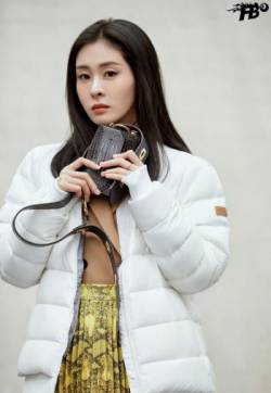 中国大陆天津女歌手张碧晨清新甜酷写真图片