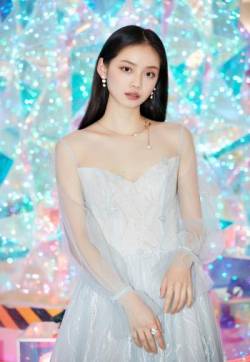 高清女星孙伊涵薄纱裙性感写真图片
