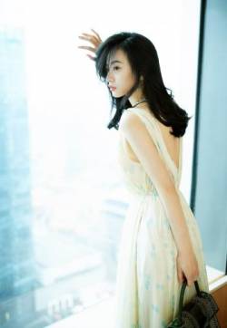 中国内地湖南长沙女演员李梦火辣性感写真图片