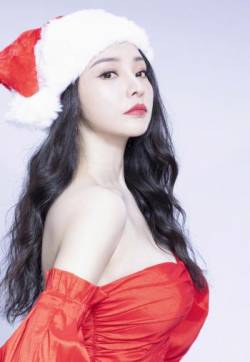 中国内地湖南衡阳女演员柳岩圣诞性感写真图片