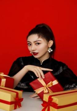 大陆内地四川成都女演员黄梦莹精致优雅写真图片