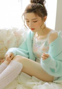 长腿美女丝袜诱惑私房写真图片