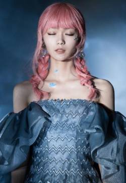高清四川省成都女星段奥娟红蓝发色性感生日写真