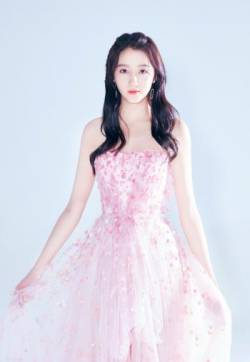 高清黑龙江省伊春美女张靓颖黑色毛衣裙优雅写真图片