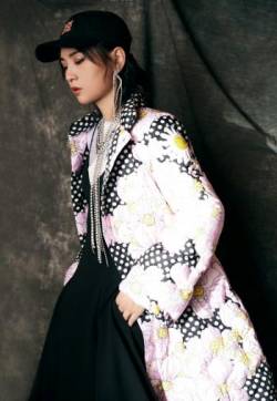 高清湖南长沙美女周笔畅星星雪花妆写真图片