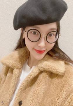 中国上海著名女演员唐嫣俏丽新年自拍照图片