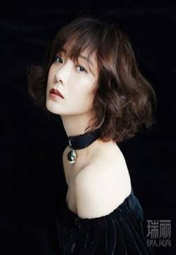 中国内地内蒙古赤峰女演员王珞丹飒爽开年封面写真图片