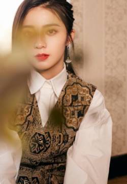 高清内陆女星万鹏清新文艺写真图片