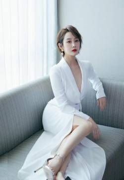 高清中国内地安徽芜湖女演员李纯深v礼服性感写真图片