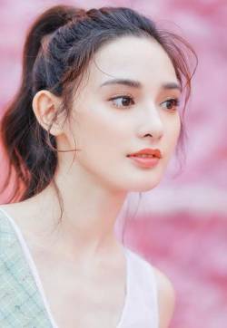 高清中国北京美女明星彭小苒性感妩媚写真图片