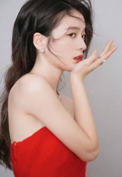 中国内地浙江省义乌女演员张雪迎美艳动人写真图片
