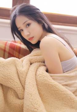 高清mm1313背心美女白嫩肌肤丰满性感图片