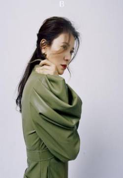 中国香港著名女演员袁咏仪性感杂志封面写真图片
