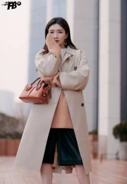 高清中国内地女演员郑爽亮片裙优雅舞台照图片