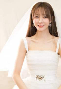 高清湖南省湘西吉首市美女沈梦辰婚纱仙气写真图片