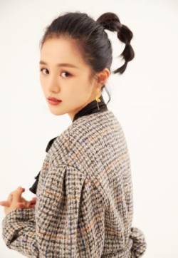中国内地山东潍坊女演员安悦溪时尚知性写真图片