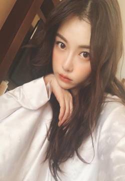 高清北京女孩黄一琳居家妩媚私服照图片