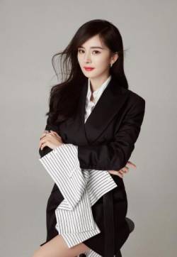 中国内地北京影视女演员杨幂时尚性感写真图片
