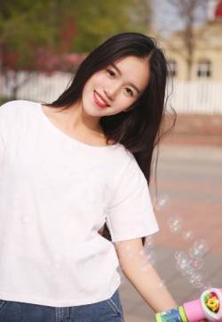 高清女星张琳艺甜美养眼私服图片