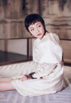 高清中国台湾影视女演员郭采洁蕾丝吊带性感写真图片