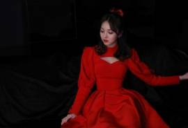 高清内陆美女星强东玥红裙性感写真图片