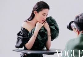 高清湖北省武汉影视女演员刘亦菲杂志封面写真花絮图片