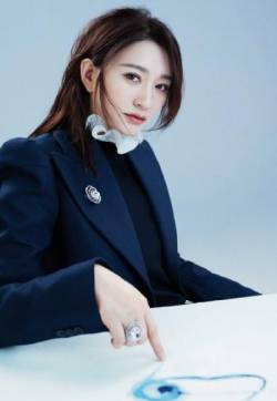 中国内地女演员李小冉时尚摩登写真图片