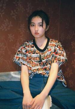 中国内地河南省三门峡女演员张子枫复古风私服照图片