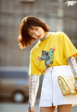 高清性感湖南美女任敏短裙清新俏皮街拍图片