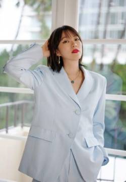 高清四川省成都美女黄璐抹胸裙性感优雅写真图片