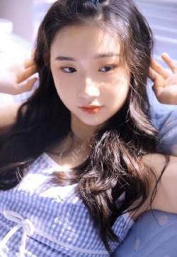 高清性感湖南美女任敏短裙清新俏皮街拍图片