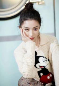 中国大陆北京女演员孙佳雨性感写真图片