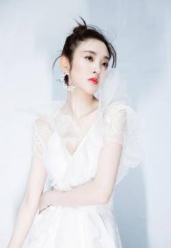 高清中国内地四川女演员唐艺昕甜美灵动写真图片图片