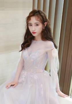 中国江苏南京,歌手、演员黄婷婷清新甜美图片